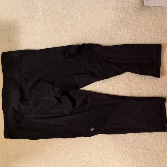 Black Cropped lulu lemon leggings size 10 - Picture 2 of 3